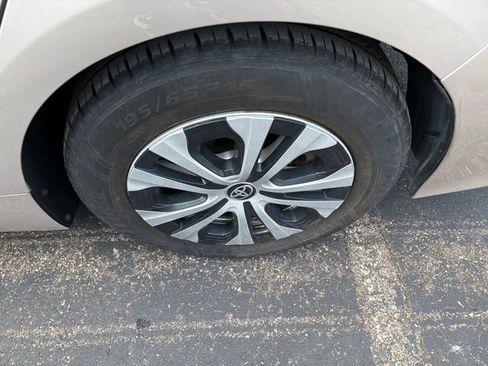 Used 2021 Toyota Prius Prime XLE w/ Carpet Mat Package (TMS) FWD image 17