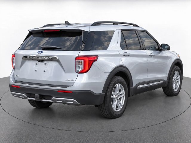 Used 2021 Ford Explorer XLT w/ Equipment Group 202A AWD/4WD image 5