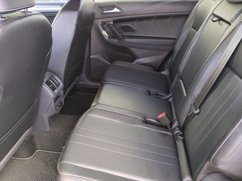 Used 2023 Volkswagen Tiguan SE R-Line image 17