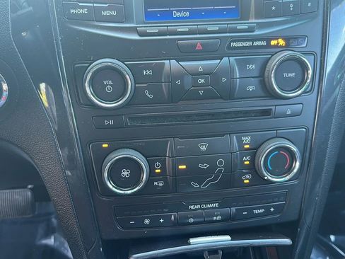 Used 2017 Ford Explorer XLT AWD/4WD image 36