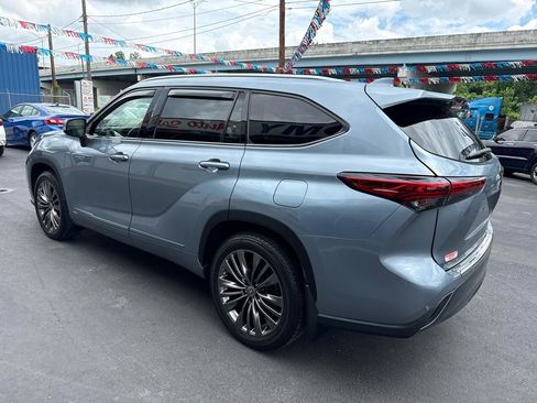 Used 2021 Toyota Highlander Limited AWD/4WD image 7