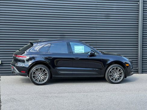 Certified 2025 Porsche Macan image 8