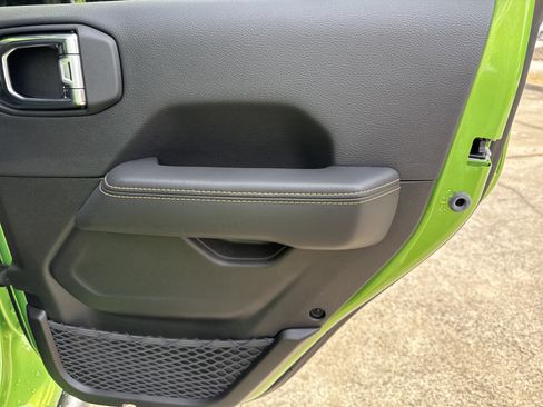 New 2025 Jeep Gladiator Sport w/ Premium Package image 18