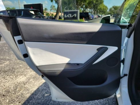 Used 2022 Tesla Model Y Performance AWD/4WD image 11