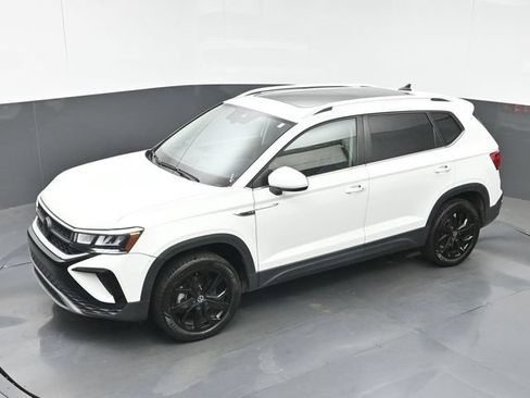 Used 2024 Volkswagen Taos SE FWD image 29