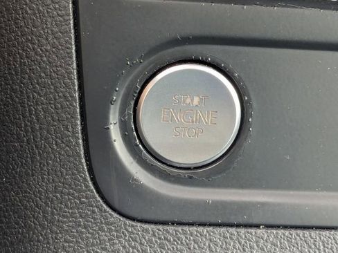 Used 2016 Volkswagen Tiguan SE image 27