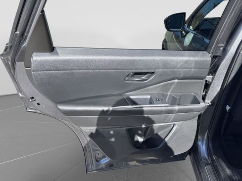 Used 2025 Nissan Pathfinder SV AWD/4WD image 16