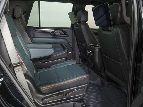 Used 2026 GMC Yukon AT4 w/ AT4 Premium Plus Package AWD/4WD image 9