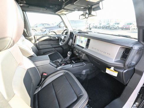 New 2025 Ford Bronco Outer Banks AWD/4WD image 18