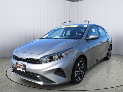 Used 2023 Kia Forte LXS image 4