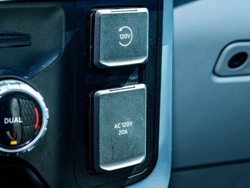 Used 2023 Ford F150 Limited image 17