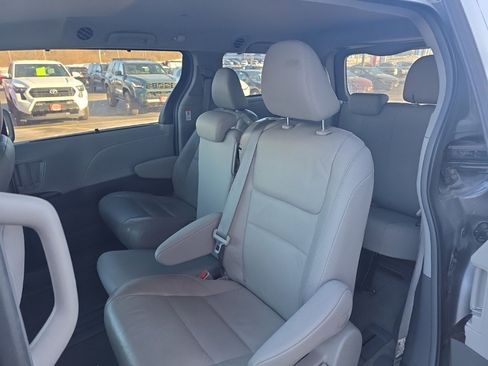 Used 2019 Toyota Sienna XLE image 13