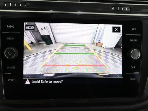 Used 2021 Volkswagen Tiguan SE w/ Panoramic Sunroof Package image 5