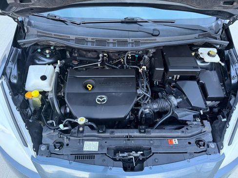 Used 2012 MAZDA MAZDA5 Touring w/ Moonroof & Audio Pkg FWD image 39