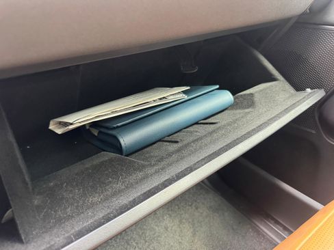 Used 2017 Land Rover Discovery HSE image 35