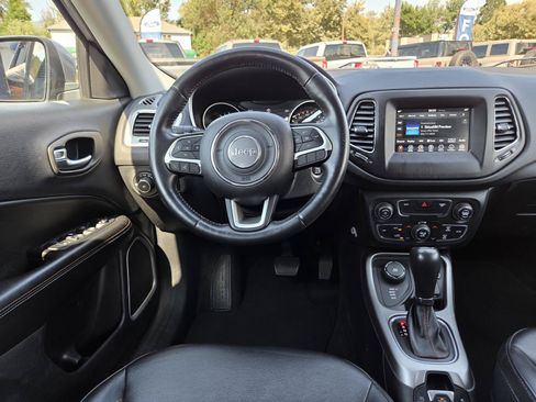 Used 2018 Jeep Compass Latitude w/ Popular Equipment Group AWD/4WD image 16