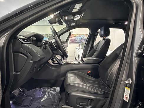 Used 2018 Land Rover Range Rover Velar R-Dynamic SE AWD/4WD image 11