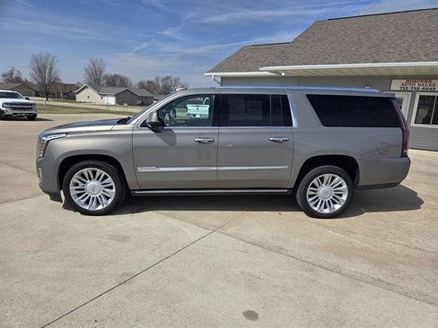 Used 2018 Cadillac Escalade ESV Platinum image 4