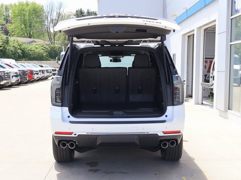 New 2025 Chevrolet Suburban Premier image 35