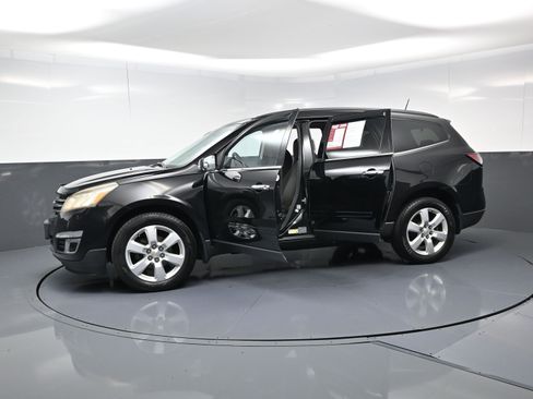 Used 2016 Chevrolet Traverse LT w/ Style and Technology Package image 22