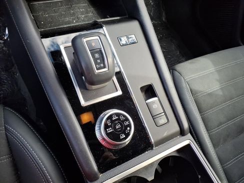 Used 2024 Mitsubishi Outlander SE image 12