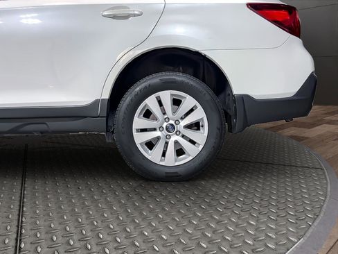 Used 2019 Subaru Outback 2.5i Premium image 11