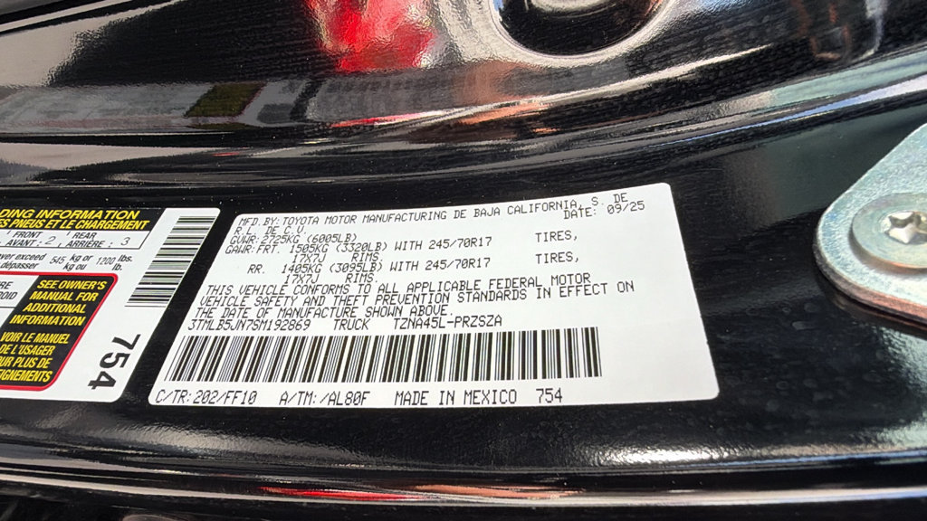 Certified 2025 Toyota Tacoma SR5 AWD/4WD image 30