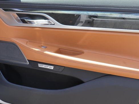 Used 2018 BMW 750i RWD image 15