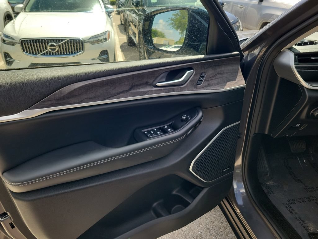 Used 2022 Jeep Grand Cherokee Limited RWD image 18