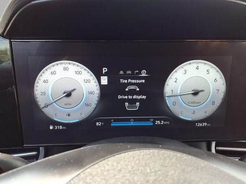 Used 2024 Hyundai Elantra SEL w/ Convenience Package FWD image 17
