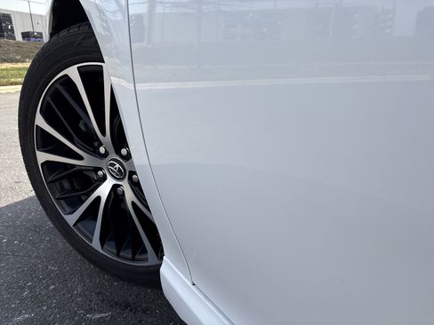 Used 2020 Toyota Camry SE image 12