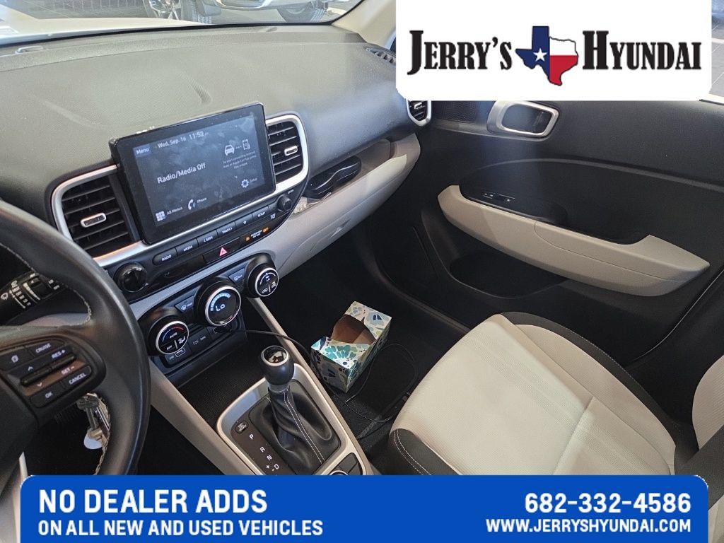 Used 2022 Hyundai Venue SEL FWD image 14