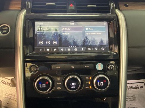 Used 2019 Land Rover Discovery HSE AWD/4WD image 25
