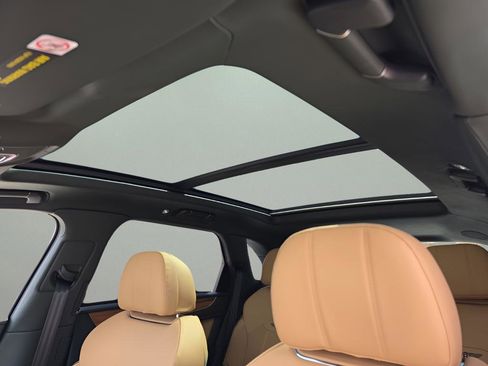 New 2025 Bentley Bentayga image 19