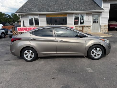 Used 2014 Hyundai Elantra SE FWD image 8