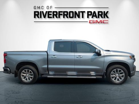 Used 2021 Chevrolet Silverado 1500 High Country w/ Technology Package AWD/4WD image 2
