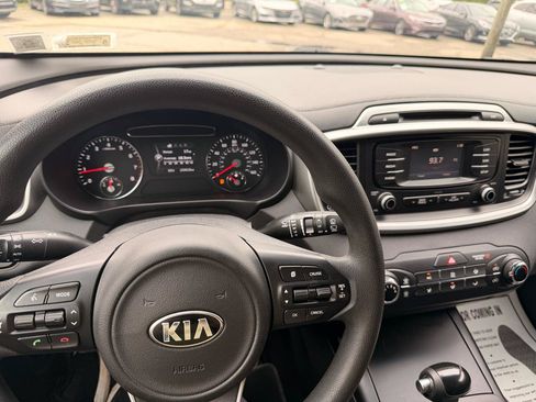 Used 2017 Kia Sorento FWD image 28
