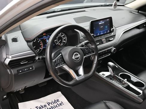 Used 2024 Nissan Altima 2.5 SR FWD image 17
