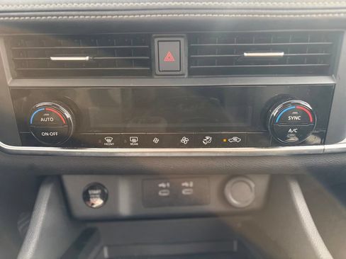 Used 2025 Nissan Rogue SV AWD/4WD image 30