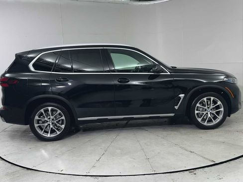 Used 2024 BMW X5 xDrive40i w/ Premium Package image 9
