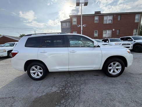 Used 2010 Toyota Highlander SE FWD image 7