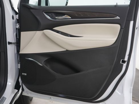 Used 2024 Buick Enclave Avenir w/ Avenir Technology Package image 12