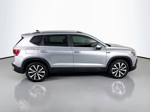 Used 2023 Volkswagen Taos SE AWD/4WD image 8