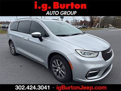Used 2023 Chrysler Pacifica Pinnacle