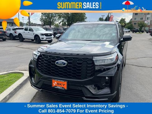 Used 2025 Ford Explorer ST-Line w/ ST-Line Street Pack AWD/4WD image 2