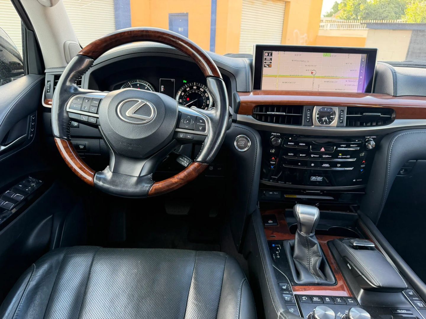 Used 2016 Lexus LX 570 4WD w/ Luxury Package image 21