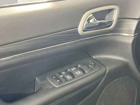Used 2022 Jeep Grand Cherokee Limited image 18