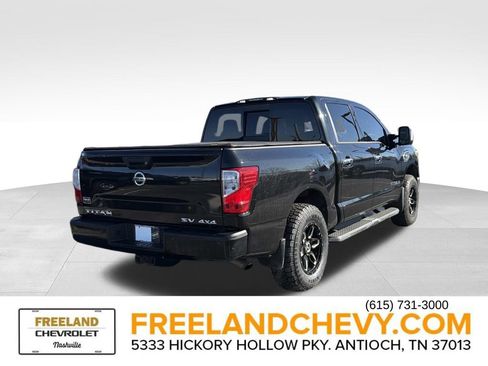 Used 2017 Nissan Titan SV image 3