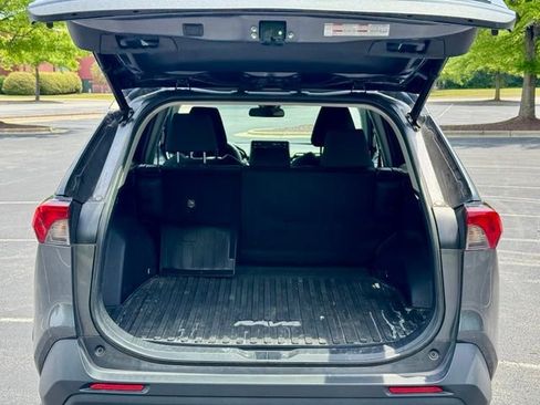 Used 2021 Toyota RAV4 XLE w/ Convenience Package FWD image 17