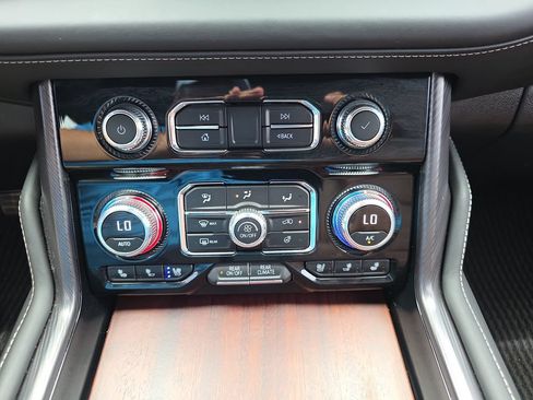 Used 2023 GMC Yukon Denali Ultimate AWD/4WD image 27
